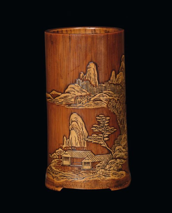 Portapennello in bambù intagliato con paesaggio a rilievo, Cina, Dinastia Qing, Periodo Qianlong (1736-1795)