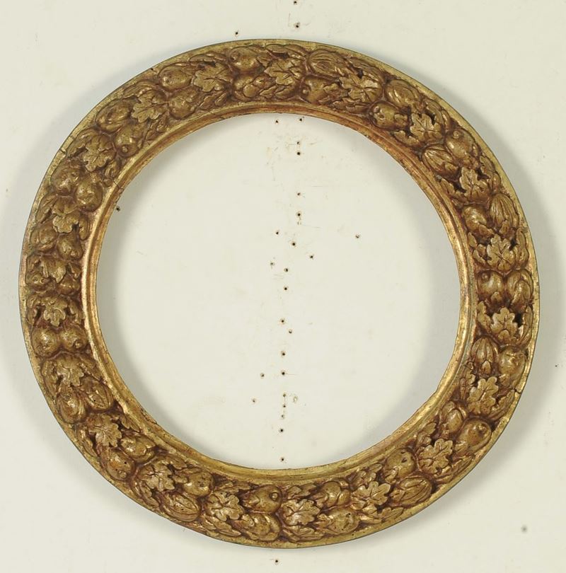 Cornice circolare intagliata Italia Centrale XVII secolo,  - Auction Antique Frames from 16th to 19th century - Cambi Casa d'Aste