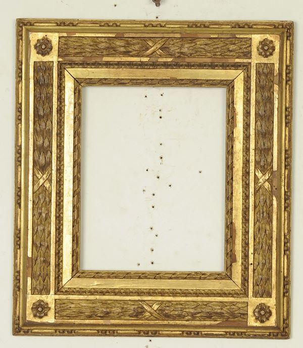 Cornice in legno intagliato e dorato. Italia Centrale periodo neoclassico