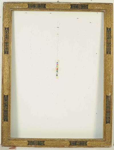 Grande Cornice in Legno e Pastiglia Dorata con Racemi su Fondo Scuro. XIX Secolo