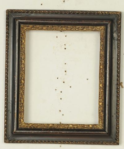 Cornice Nera con Intagli Dorati. Italia Centrale XVIII Secolo
