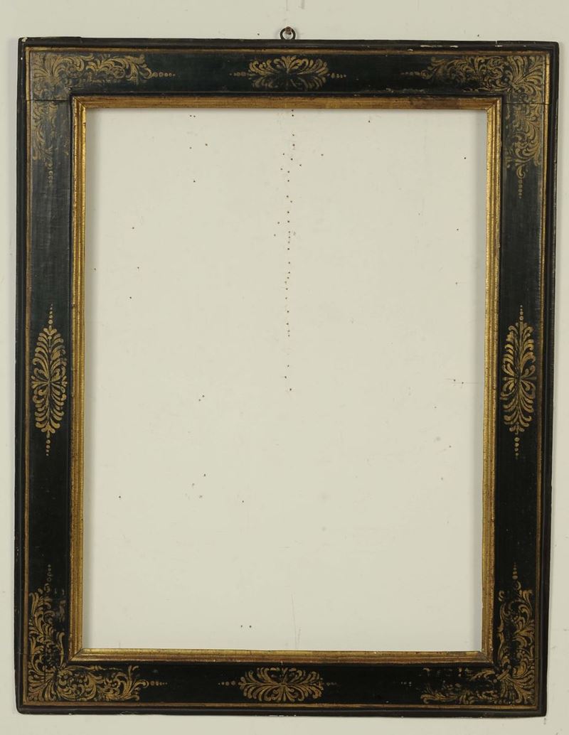 Cornice a cassetta nera con racemi dorati. Toscana XVI secolo  - Auction Antique Frames from 16th to 19th century - Cambi Casa d'Aste