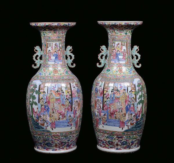 A pair of Famille Rose porcelain vases, China, Qing Dynasty, beginning 19th century