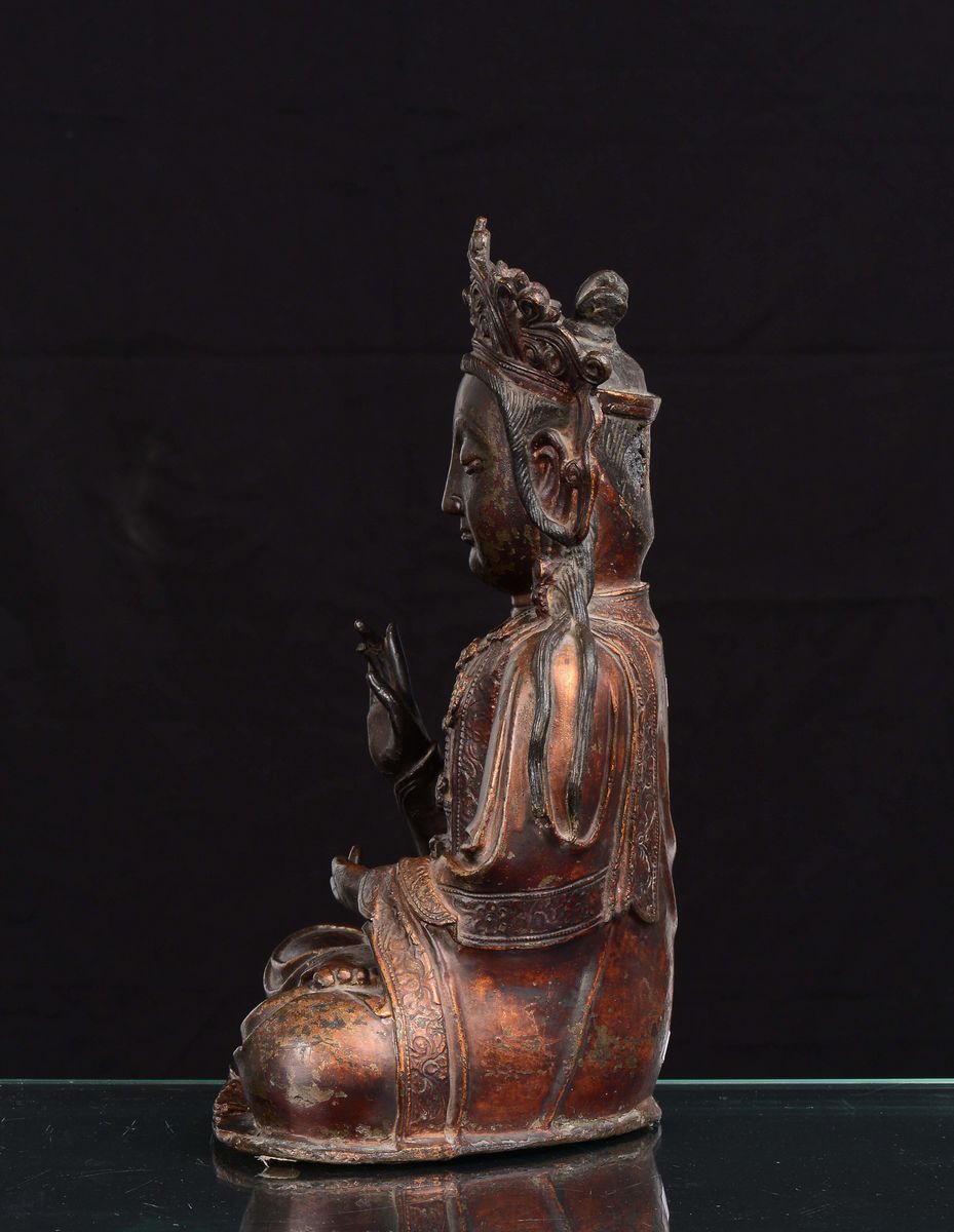Grande Figura di Buddha in Bronzo Laccata e Dorata, Cina, Dinastia Ming, XVII Secolo