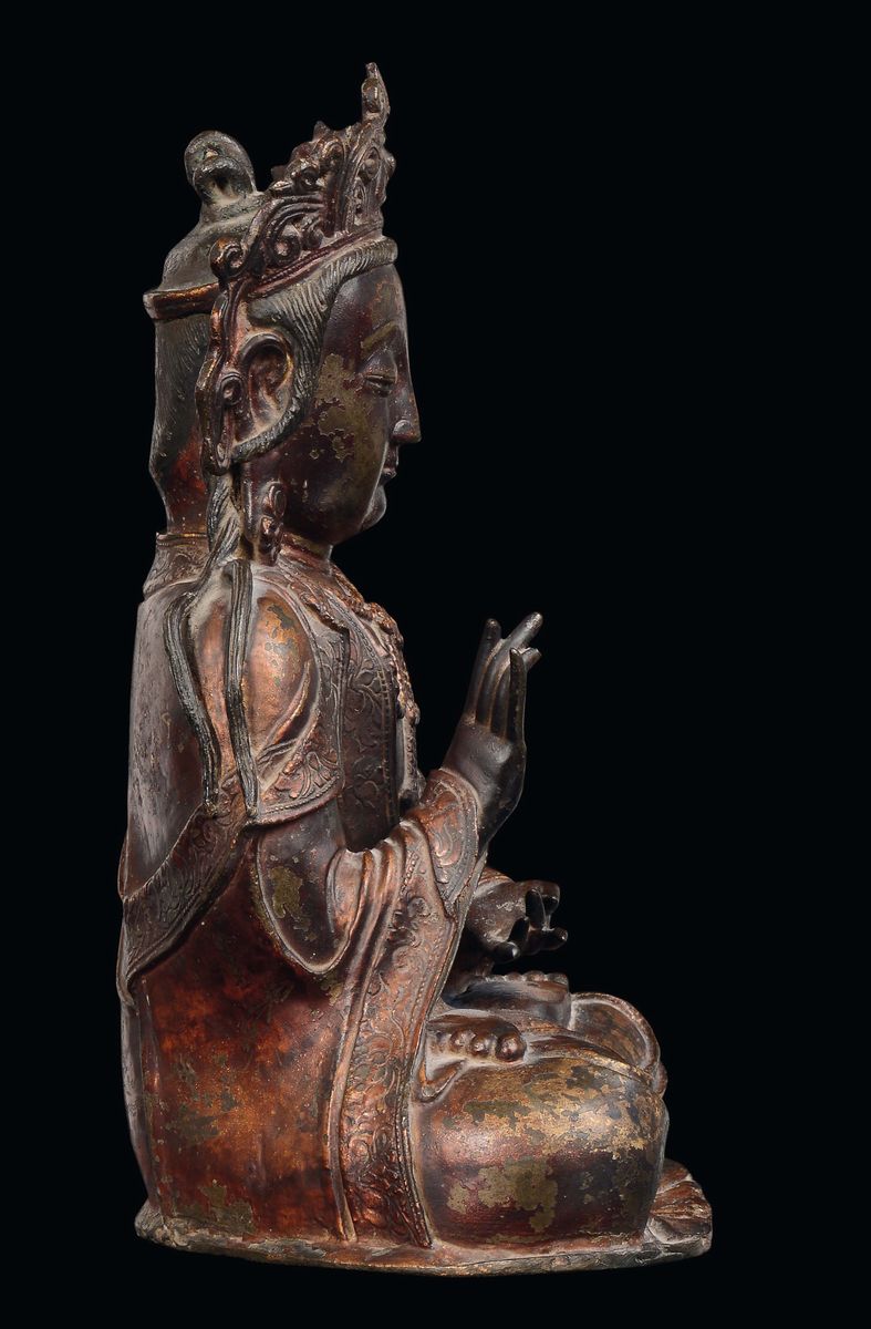 Grande Figura di Buddha in Bronzo Laccata e Dorata, Cina, Dinastia Ming, XVII Secolo