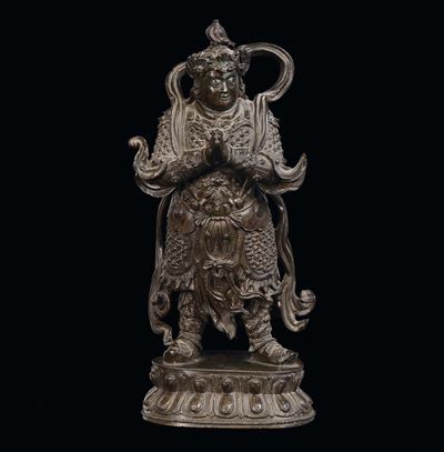 Figura di Guandi in Bronzo in Posizione Eretta Finemente Cesellata, Cina Dinastia Ming, XVII Seco...