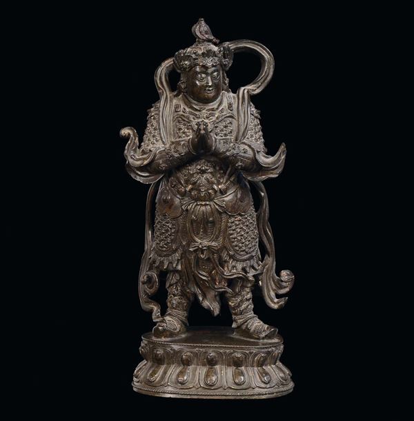 Figura di Guandi in bronzo in posizione eretta finemente cesellata, Cina Dinastia Ming, XVII secolo