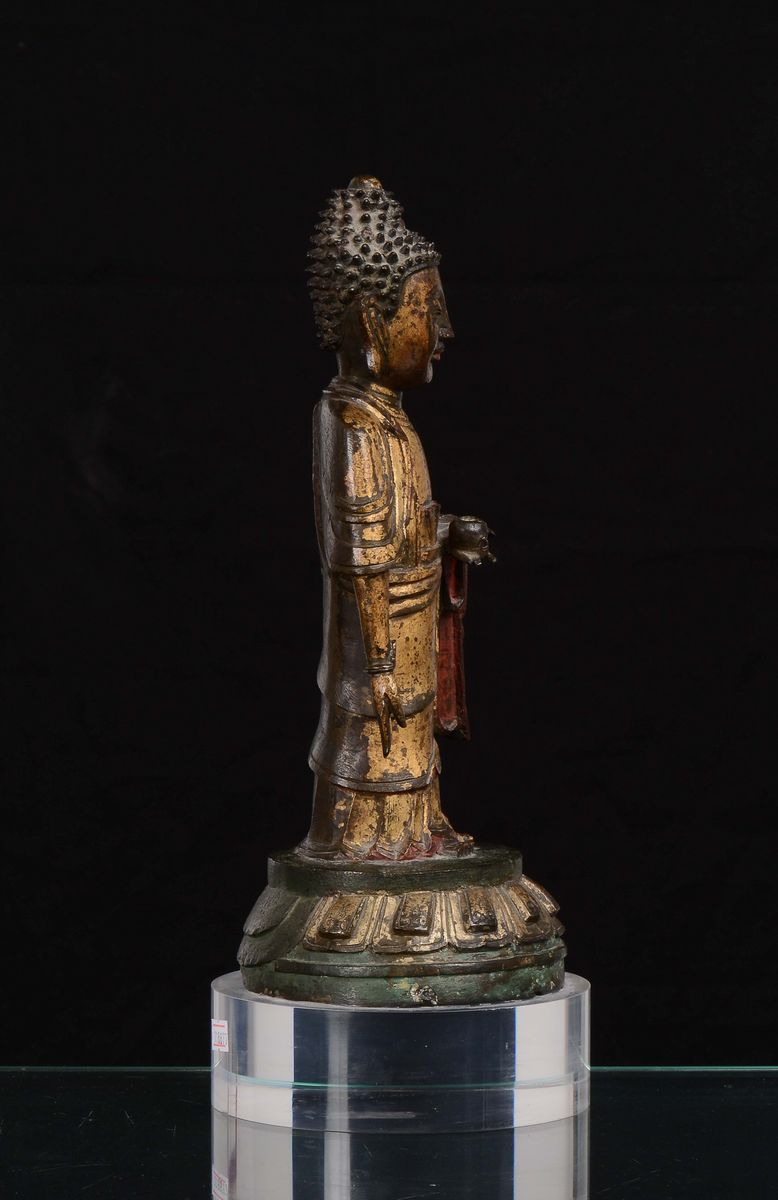 Figura di Buddha Eretto in Bronzo Dorato, Cina Dinastia Ming, XVI Secolo
