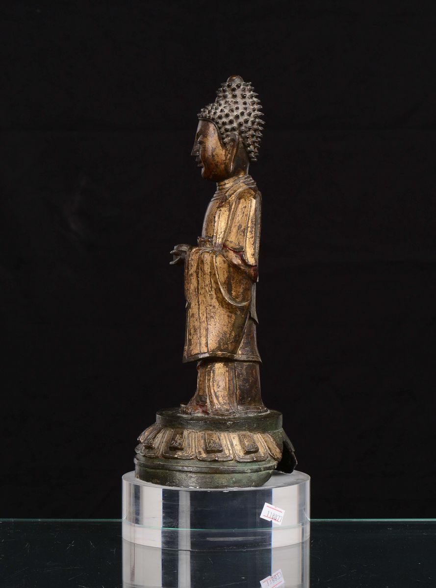 Figura di Buddha Eretto in Bronzo Dorato, Cina Dinastia Ming, XVI Secolo