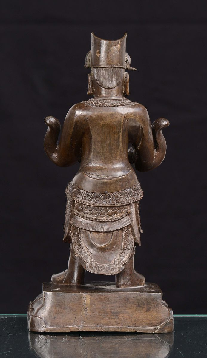 Figura di Guandi Eretto in Bronzo con Teiera, Cina Dinastia Ming, XVII Secolo