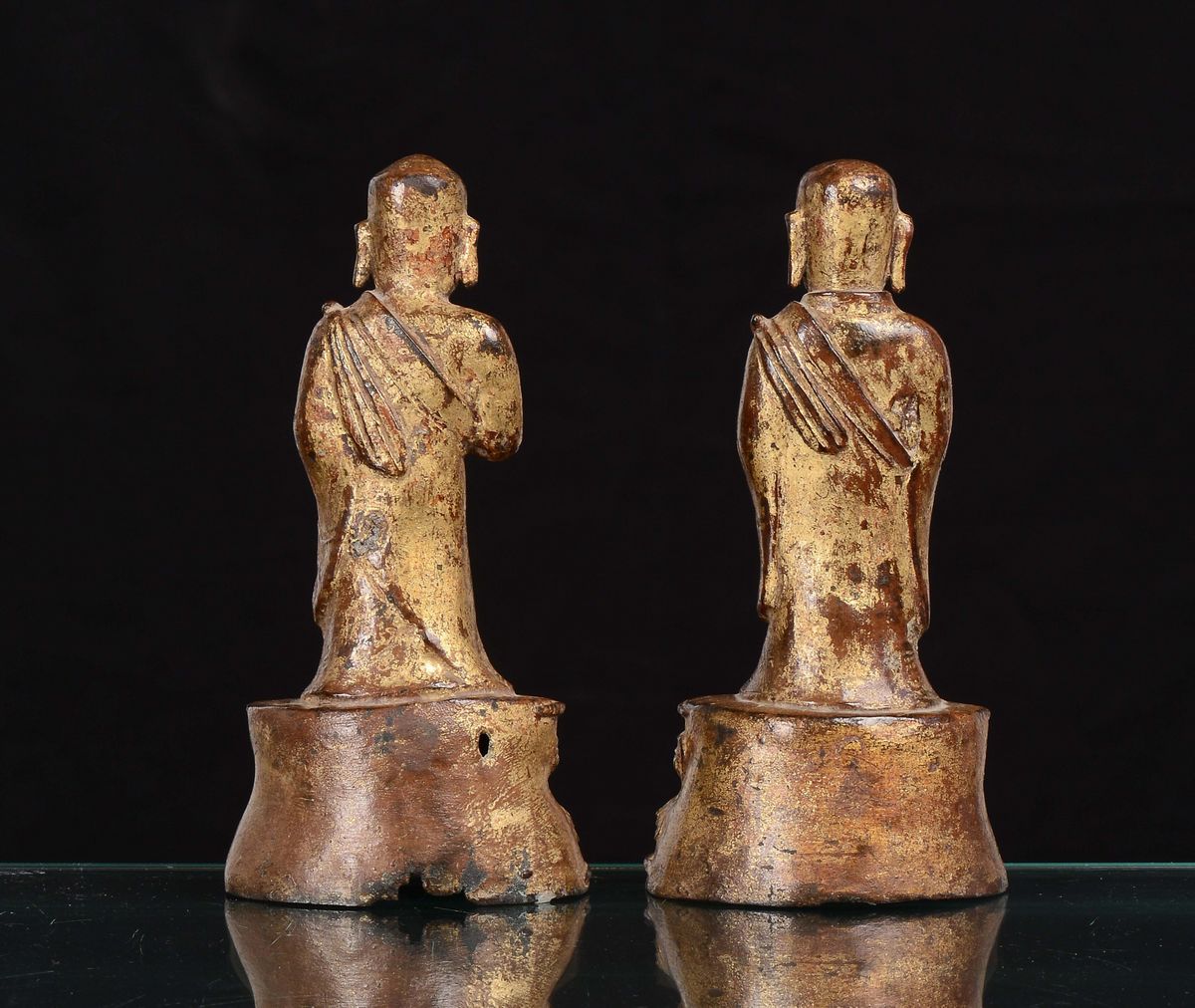 Coppia di Figure di Luohan in Bronzo Dorato, Cina, Dinastia Ming, XVI Secolo