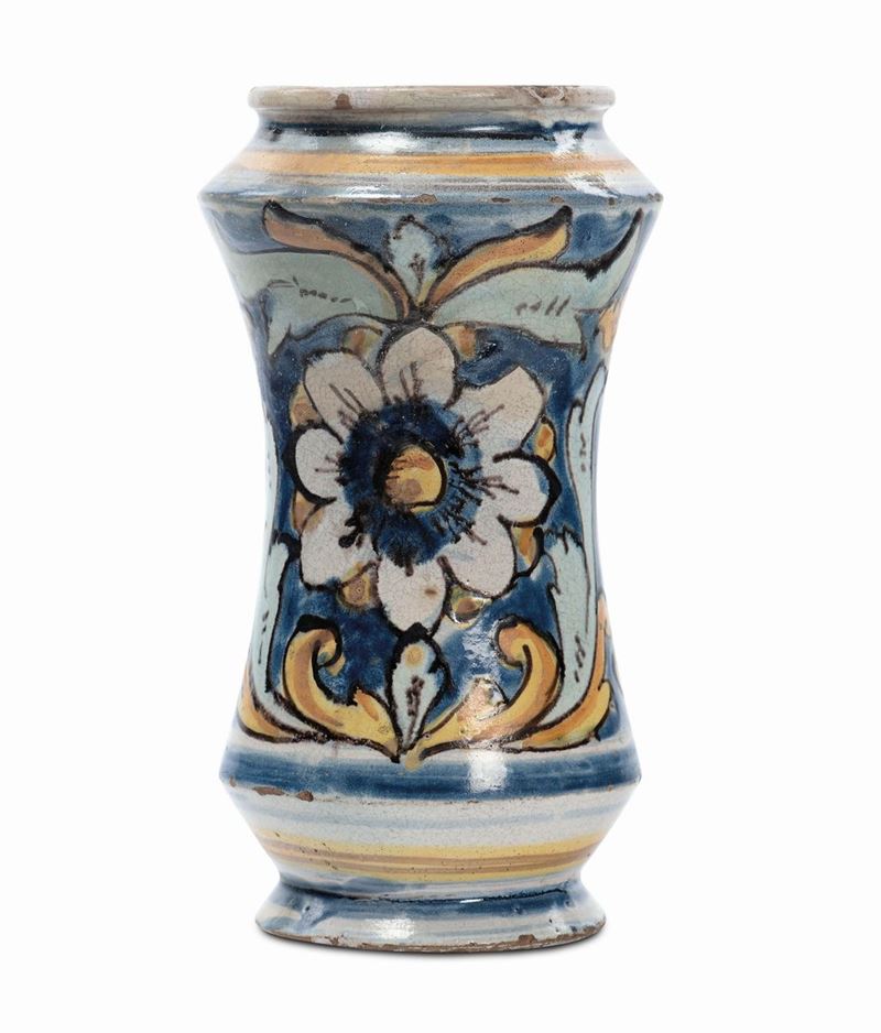 Albarello in maiolica con fiore in policromia, Caltagirone XVIII secolo  - Auction Furnishings and Works of Art from Important Private Collections - Cambi Casa d'Aste