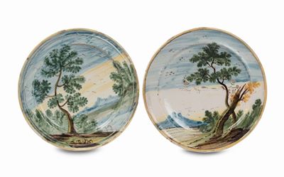Coppia di Piatti in Maiolica, Castelli XVIII Secolo