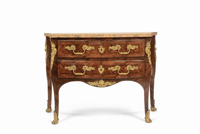 Cassettone Luigi XV lastronato in bois de rose, Francia XVIII secolo  - Auction Furnishings and Works of Art from Important Private Collections - Cambi Casa d'Aste