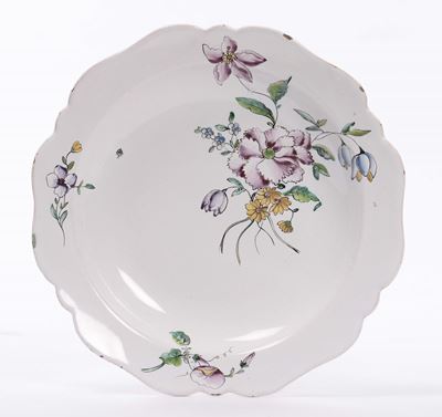 Piatto in Maiolica a Decoro Policromo Floreale, XIX Secolo