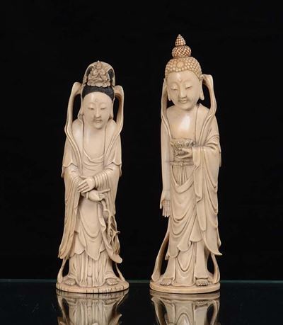 Due Statuine Diverse in Avorio, Cina Fine XIX Secolo