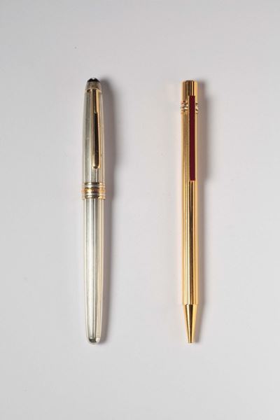 Lotto Composto da una Sfera Cartier in Metallo Dorato ed un Roller Mont Blanc Maisterstük in Arge...