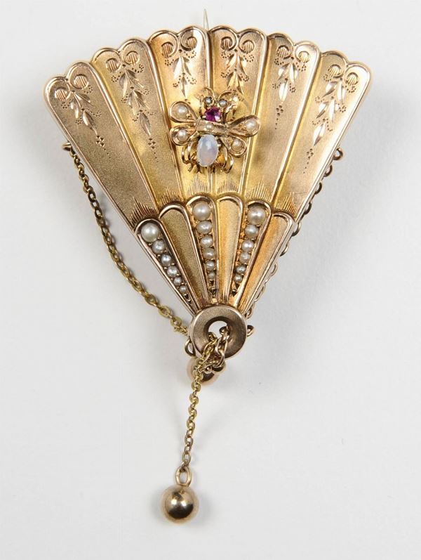 A gold and silver brooch