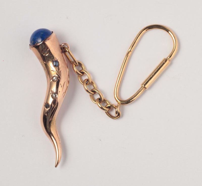 A gold and lapis lazuli keyholder  - Auction Silver, Ancient and Contemporary Jewels - Cambi Casa d'Aste