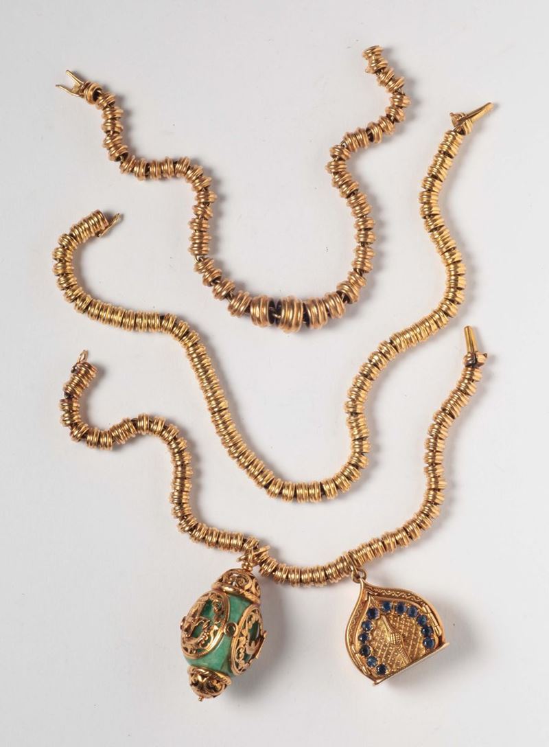 A three gold bracelet with two charms. Signed Nardi, Venezia  - Auction Silver, Ancient and Contemporary Jewels - Cambi Casa d'Aste