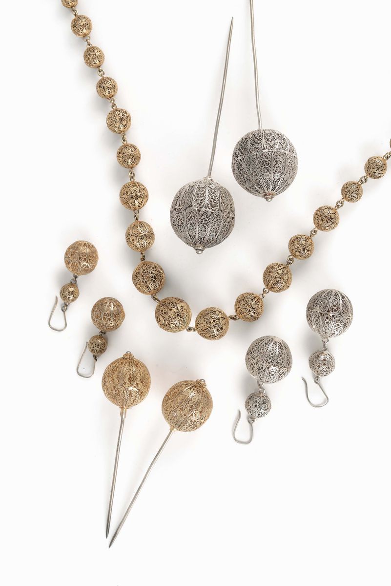 Lotto Filigrana Argento, Argento Dorato, 4 Spilloni per Capelli, una Collana, Due Paia di Orecchi...