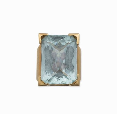 Anello con Acquamarina Taglio Rettangolare di Ct 17,00 Circa