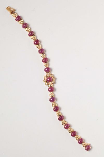 Bracciale con Rubini Taglio Cabochon e Diamanti
