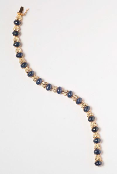 Bracciale con Zaffiri Taglio Cabochon e Diamanti