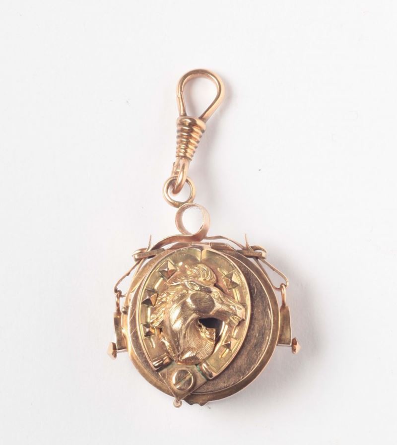 A gold charm  - Auction Silver, Ancient and Contemporary Jewels - Cambi Casa d'Aste
