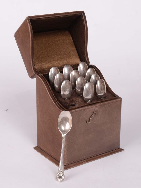 Dodici cucchiaini in argento sbalzato con motivi a volute, Brescia? seconda metà XVIII secolo