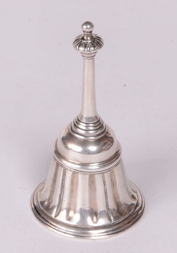 Campanello in argento fuso e cesellato, Italia XVIII secolo