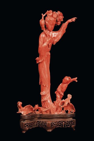 Gruppo in Corallo Raffigurante Guanyin con Bambino, Cina, XX Secolo