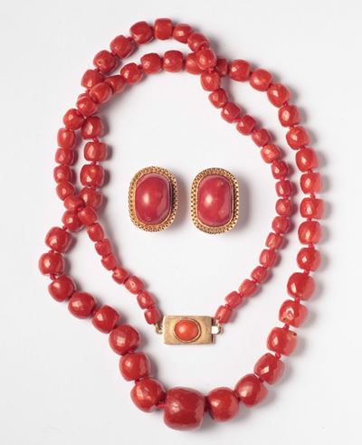 Parure Composta da Collana ed Orecchini in Corallo Sfaccettato