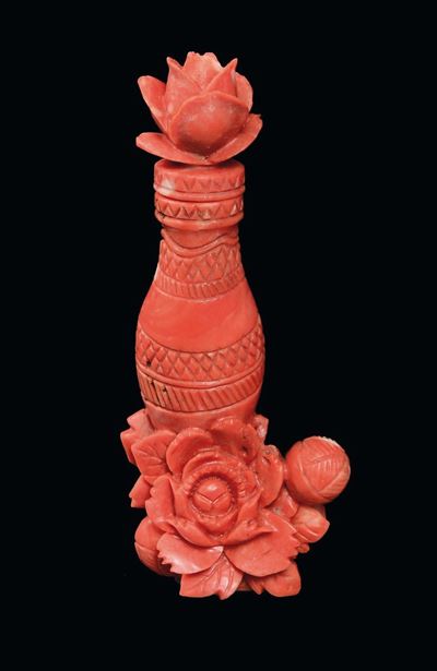 Snuff Bottle in Corallo Rosso, Cina Dinastia Qing, Fine XIX Secolo