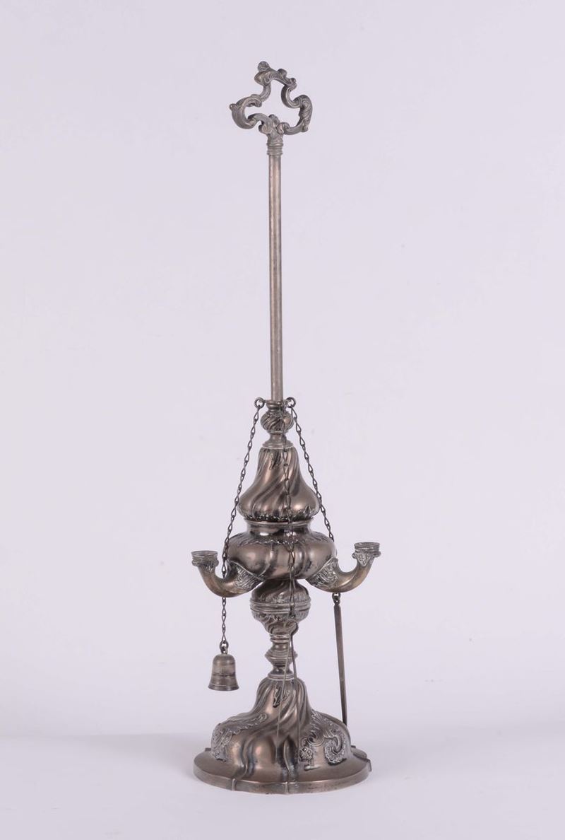 Lucerna in argento in stile barocchetto, XX secolo  - Asta Arredi e Oggetti d'Arte da Importanti Collezioni Private - Cambi Casa d'Aste