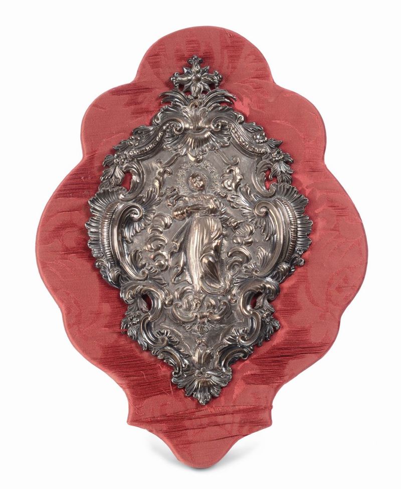 Placca in argento sbalzato con raffigurazione della Vergine, XVIII secolo  - Asta Arredi e Oggetti d'Arte da Importanti Collezioni Private - Cambi Casa d'Aste