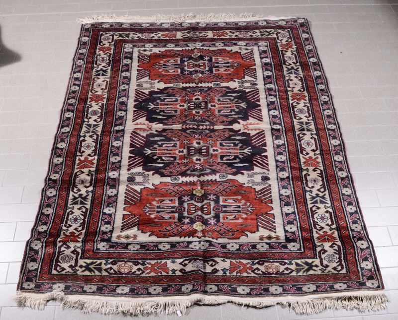 Tappeto persiano, metà XX secolo  - Auction Furnishings and Works of Art from Important Private Collections - Cambi Casa d'Aste