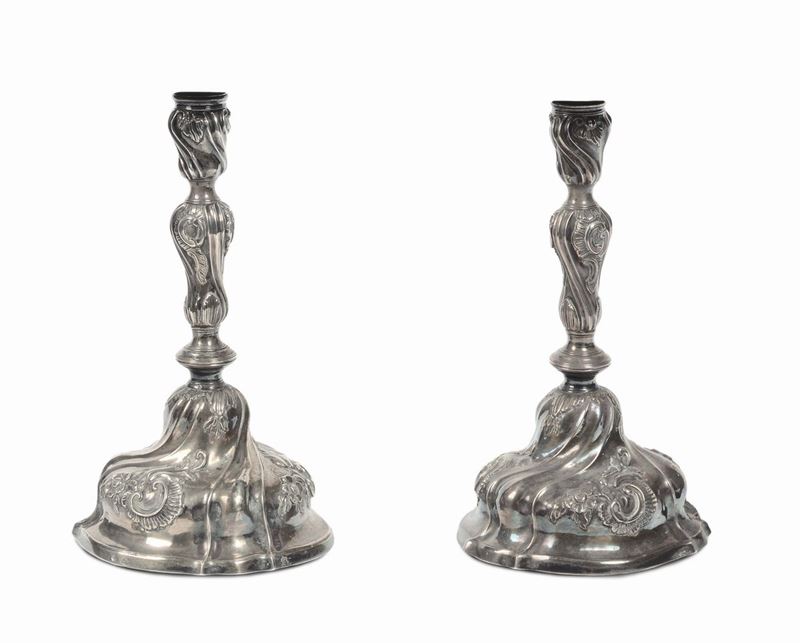 Coppia di candelieri Luigi XV in argento punzoni Torretta, Genova XVIII secolo  - Asta Fine Selection - I - II - Cambi Casa d'Aste