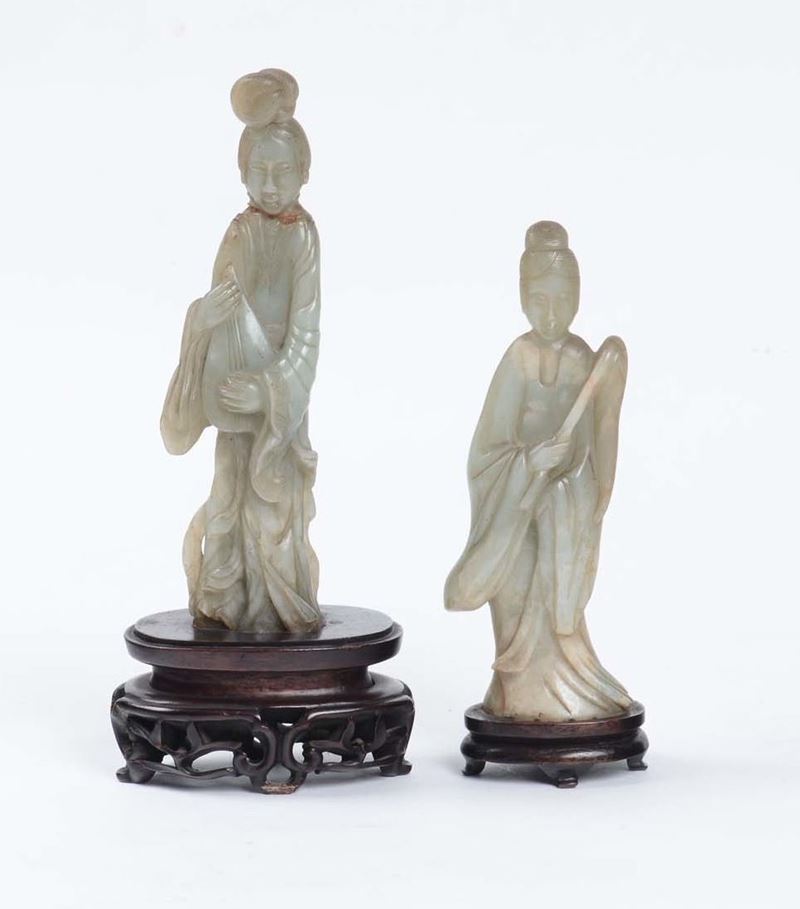 Coppia di figure femminili in giadeite , Cina inizio XX secolo  - Asta Fine Chinese Works of Art - Cambi Casa d'Aste