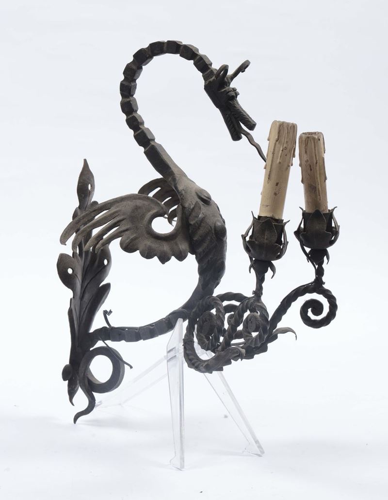 Due appliques in ferro battuto con drago  - Auction Time Auction 3-2014 - Cambi Casa d'Aste
