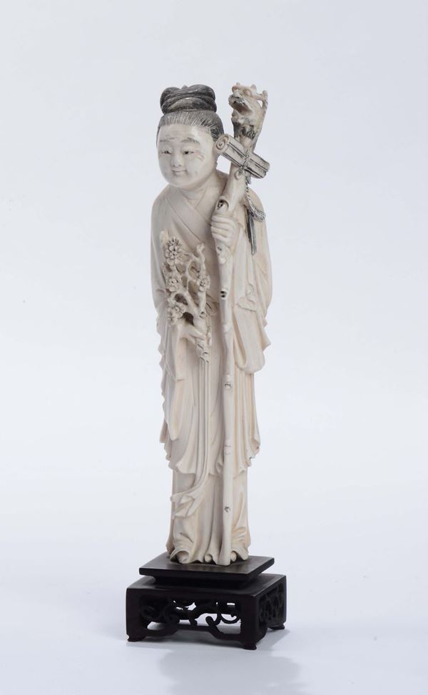 Ivory figure of a dignitary, China, Qing Dynasty, late 19th century