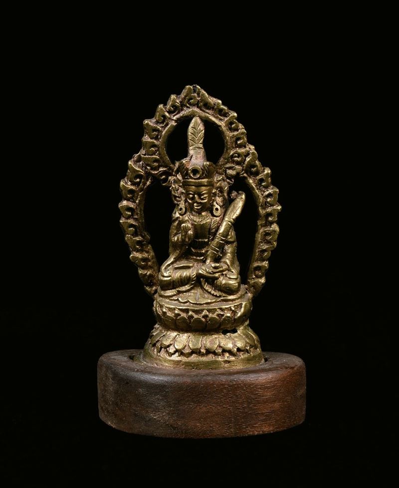 A small gilt bronze figure of Amitayus, China, Qing Dynasty, 18th century, h cm 7  - Auction Time Auction 6-2014 - Cambi Casa d'Aste
