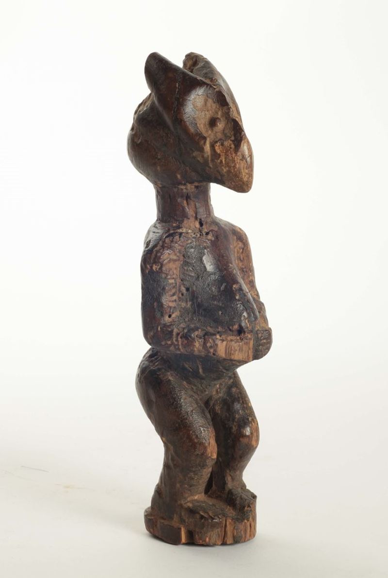Figura mascherata con maschera kayamba LEGA (Rep. Democratica del Congo)  - Auction African Art - Cambi Casa d'Aste