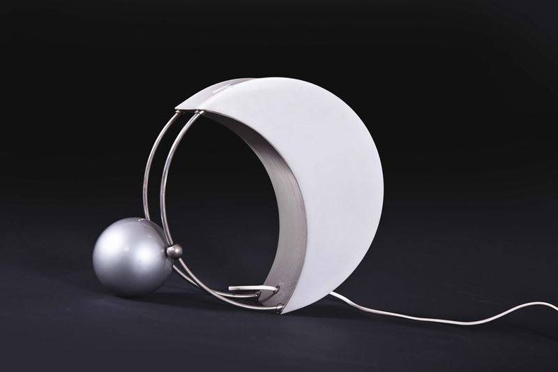 Lampada da tavolo in plexiglas opalino e metallo verniciato  - Asta Design - Cambi Casa d'Aste