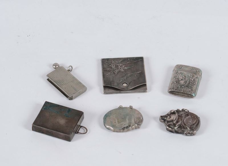 Lotto composto da sei portafiammiferi in argento  - Asta Arredi e Oggetti d'Arte da Importanti Collezioni Private - Cambi Casa d'Aste