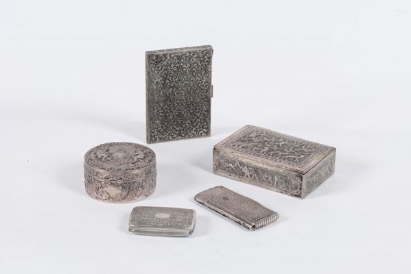 Lotto di cinque scatole differenti in argento