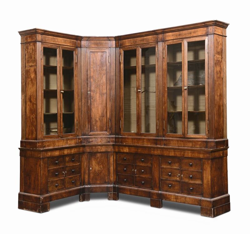 Grande libreria ad angolo in noce e radica, XVIII secolo  - Auction Furnishings and Works of Art from Important Private Collections - Cambi Casa d'Aste