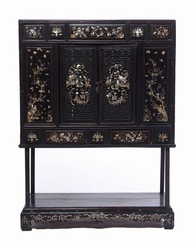 Credenza a Due Ante in Legno di Homu, XIX Secolo