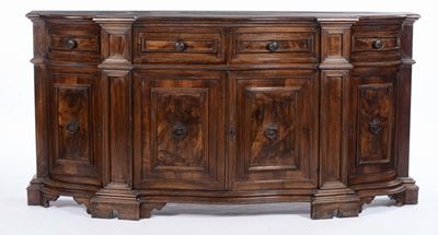 Credenza in Noce Intagliato in Stile Seicentesco