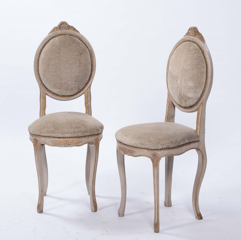 Coppia di sedie in stile in legno laccato e dorato  - Asta Arredi e Oggetti d'Arte da Importanti Collezioni Private - Cambi Casa d'Aste